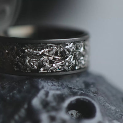 Detailed video of The Asteroid Thorum Wedding Ring